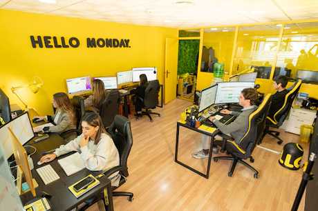 Fotografia tomada fuera de Agencia Influencers Madrid | Hello Monday - Agencia de marketing en Salamanca, Madrid