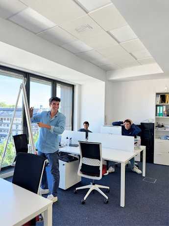 Fotografia tomada fuera de Guinda | Agencia creativa   - Agencia de marketing en Pozuelo de Alarcón, Madrid